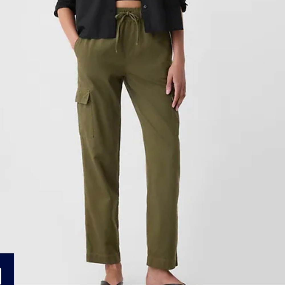GAP Mid Rise Easy Cargo Pants